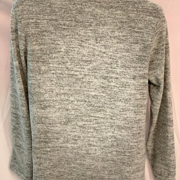Women's Light Grey Long-Sleeved Sweater with an Open Front and Pockets - Picture 6 of 6
